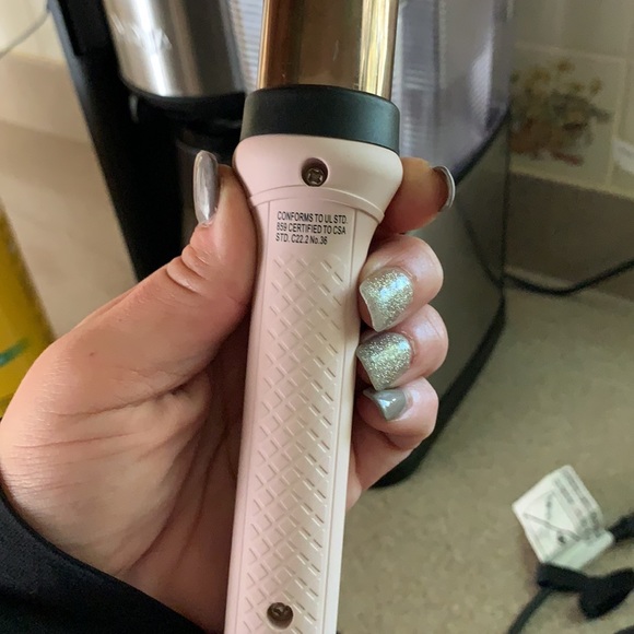 L'ange Hair Ondulé Curling Wand 1.25 inch blush pink rotating barrel - Picture 4 of 5